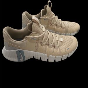 Nike Metcon Beige Cream Sneakers Like New Men’s Size 6.5 / Women’s Size 8
